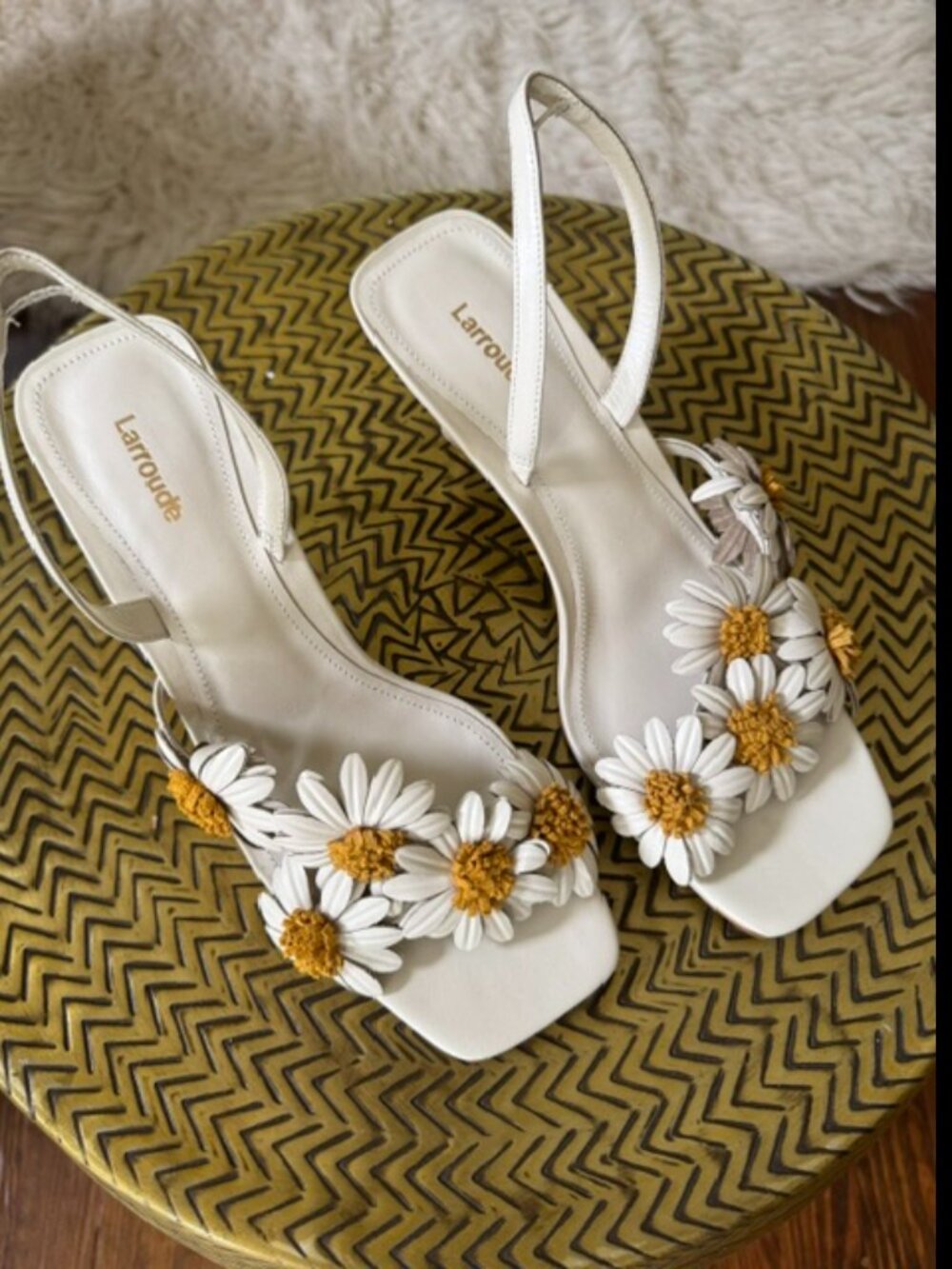 Larroude Ivory Leather Shoes Daisy Appliques